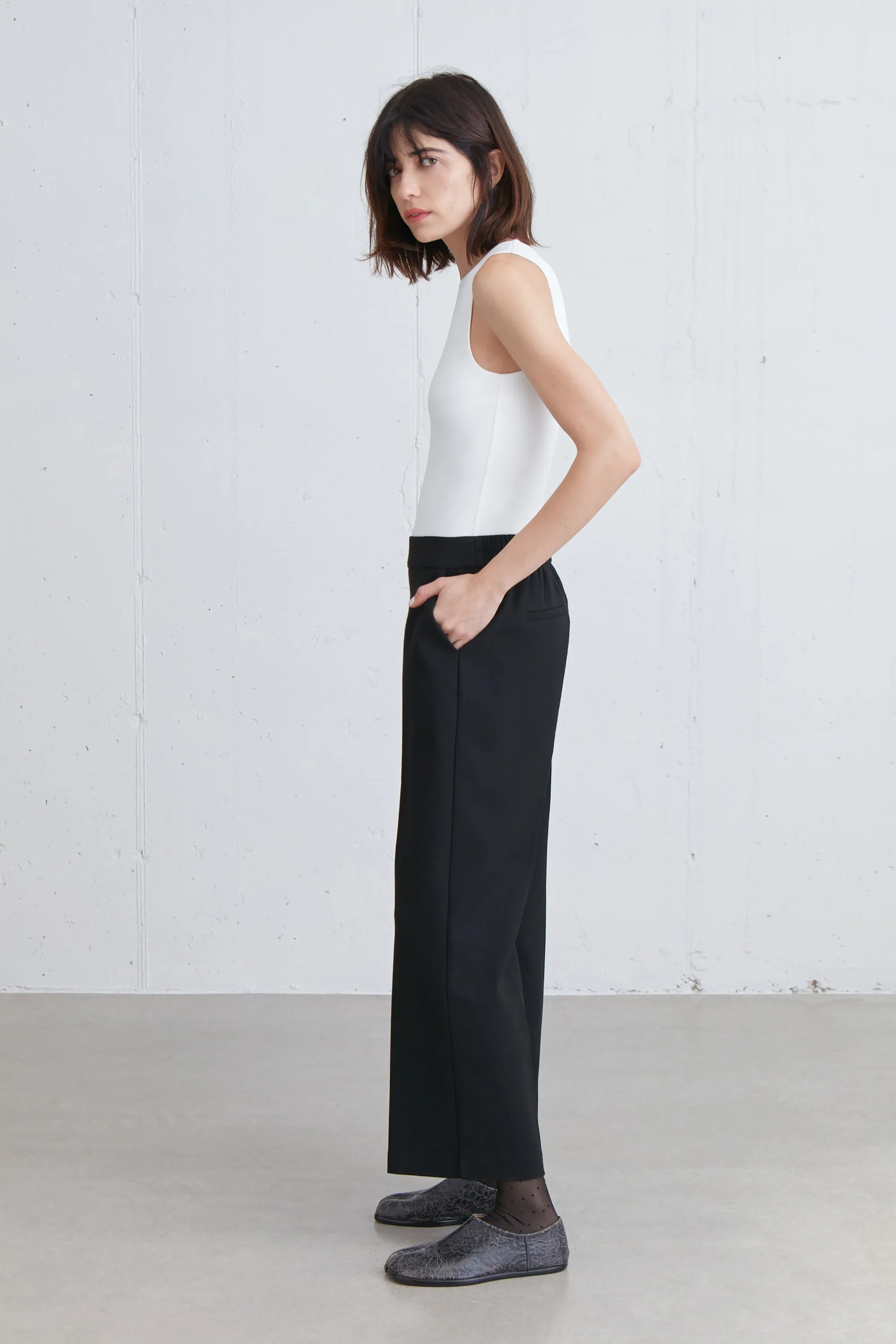 CROPPED HALF ELASTIC WAIST PANT