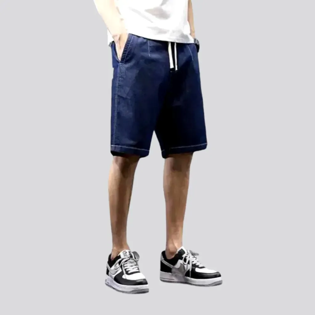 Dark-wash casual men's denim shorts