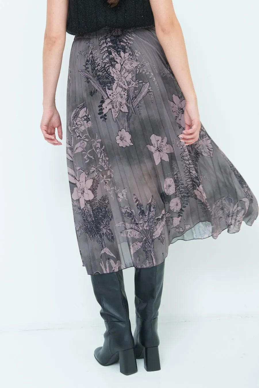 Elegant pleated skirt with floral details wholesale