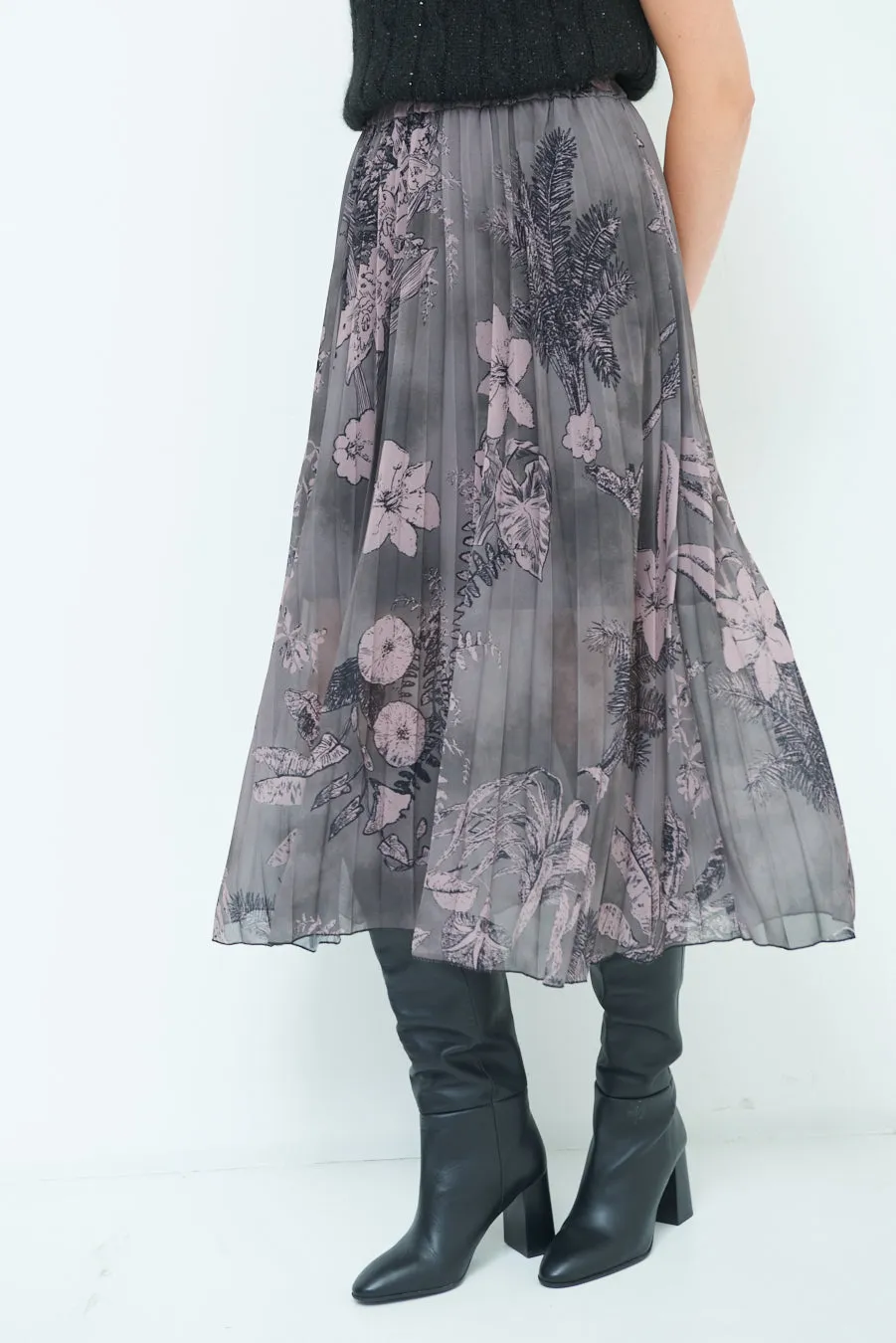 Elegant pleated skirt with floral details wholesale