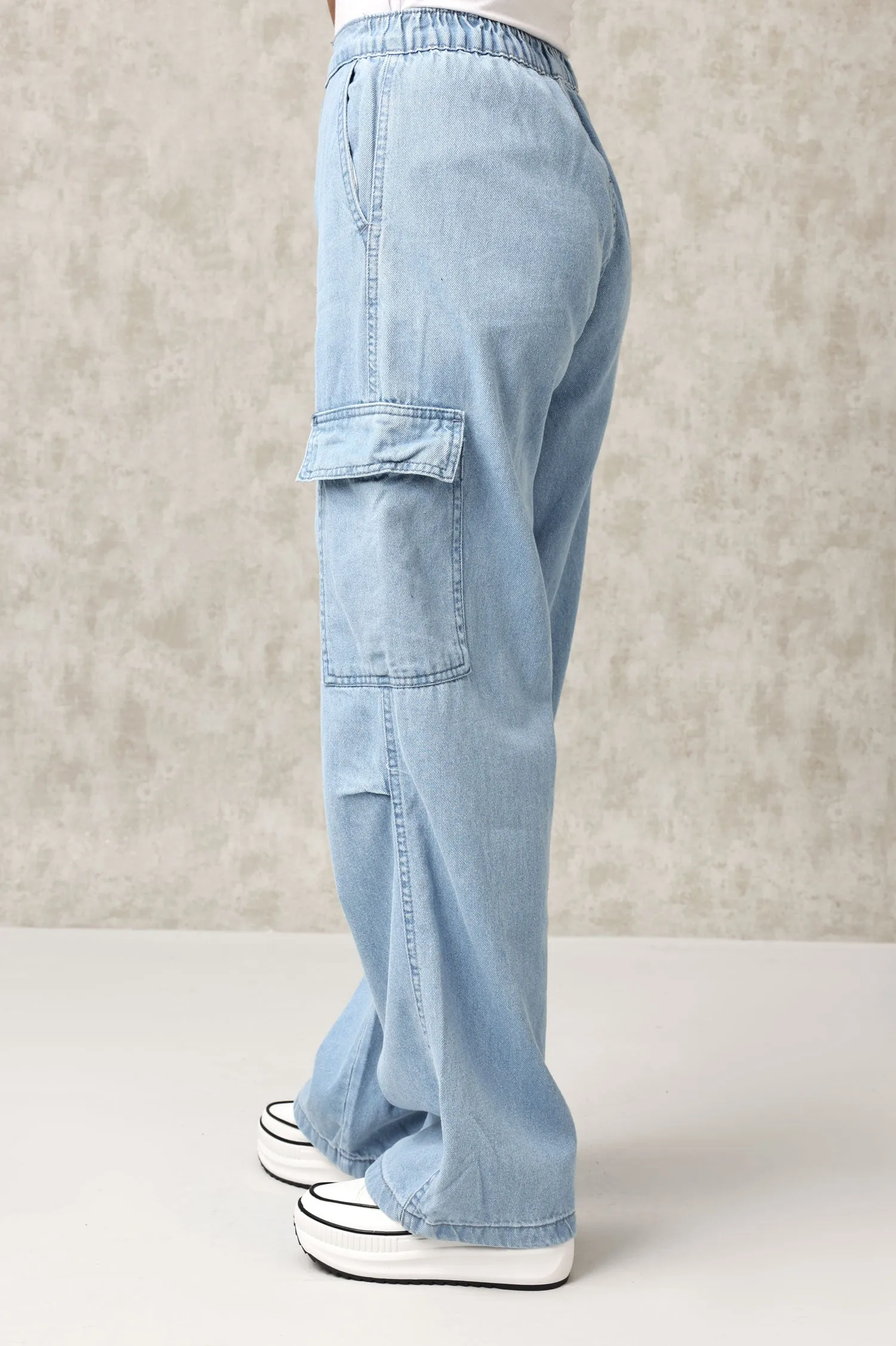 HIGH-WAIST RELAXED FIT CARGO DENIM PANTS-LT-BLUE