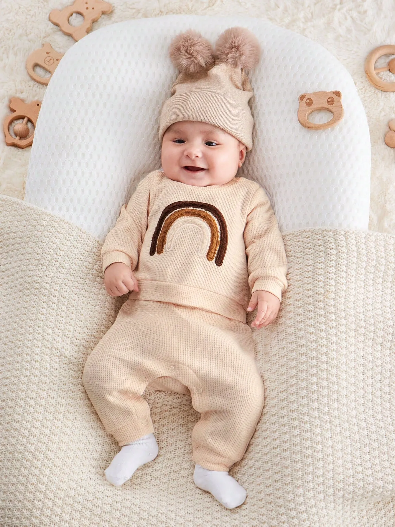 SHEIN Newborn Baby Boy Casual Versatile Three-Color Rainbow Embroidered Right Shoulder Round Neck Sweatshirt Legged Trousers Two-Piece Set