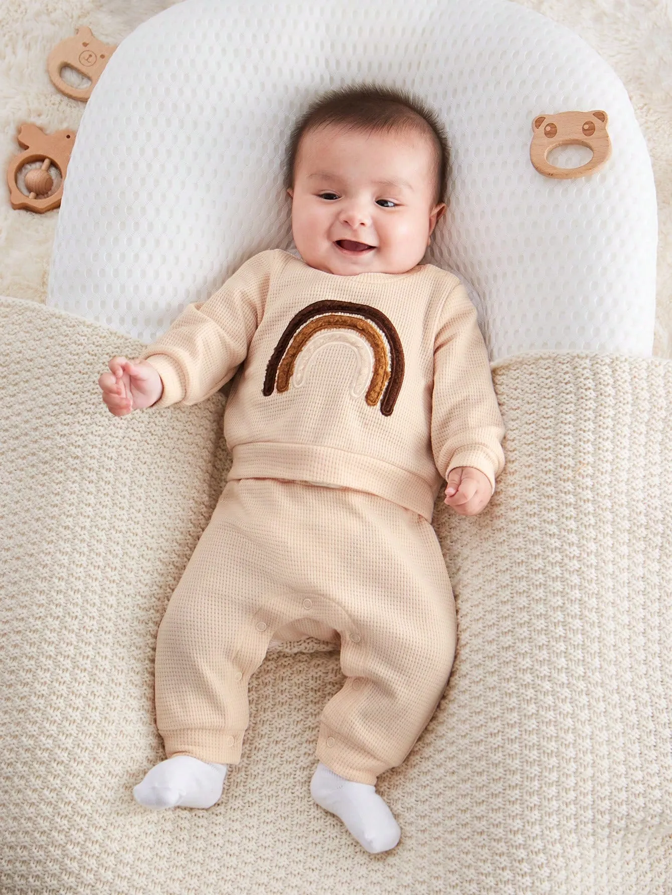 SHEIN Newborn Baby Boy Casual Versatile Three-Color Rainbow Embroidered Right Shoulder Round Neck Sweatshirt Legged Trousers Two-Piece Set