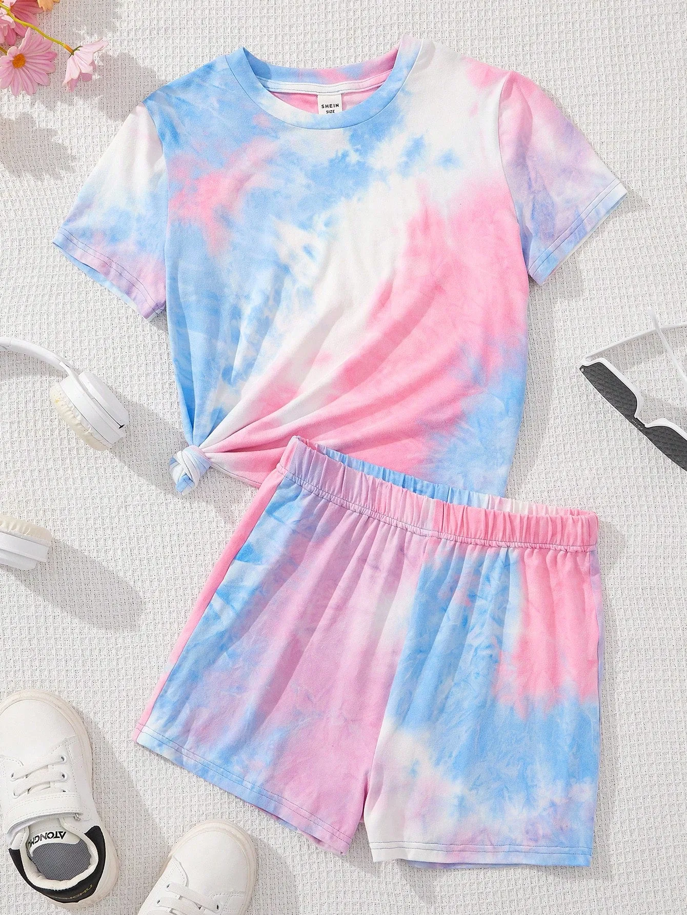 Tween Girl Casual Minimalist Smiling Face & Letter Print Short Sleeve T-Shirt And Shorts 2pcs/Set, Suitable For Summer